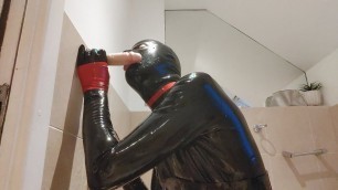 Dildo sucking latex sissy slut, Alice Latexy (latexdesires)