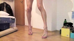 Walking in Extrem High Heels_2